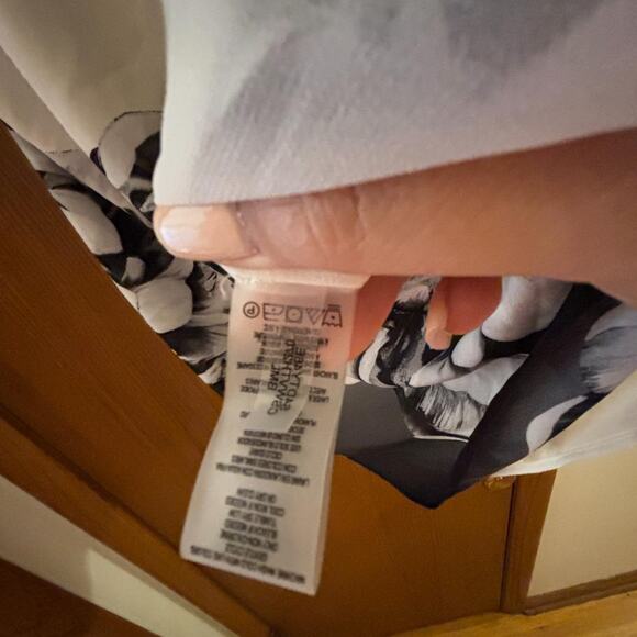 Brand new with tags- Calvin Klein - Picture 6 of 7